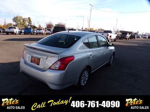 Used 2019 Nissan Versa SV image 3