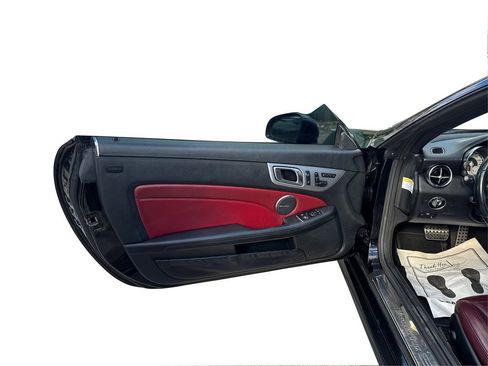 Used 2013 Mercedes-Benz SLK 250 image 22