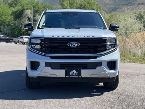 Used 2025 Ford Expedition Platinum AWD/4WD image 2