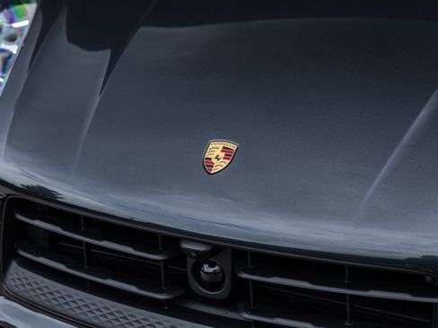 Certified 2026 Porsche Macan AWD/4WD image 17