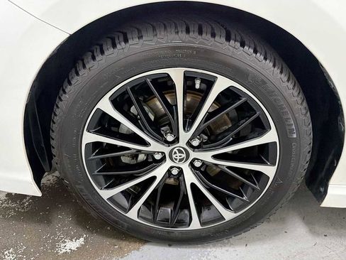 Used 2018 Toyota Camry SE FWD image 10