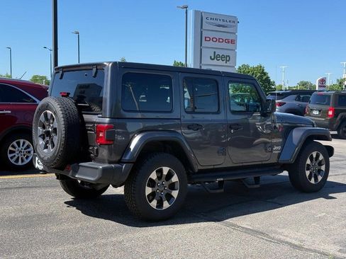 Used 2018 Jeep Wrangler Unlimited Sahara w/ Dual Top Group AWD/4WD image 3