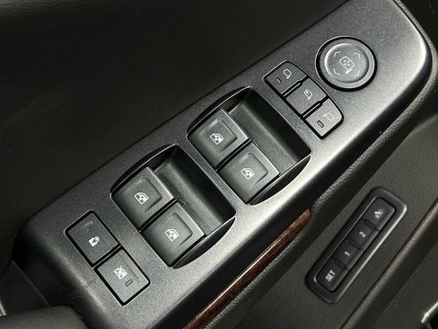Used 2018 GMC Yukon SLT w/ Premium Edition AWD/4WD image 18