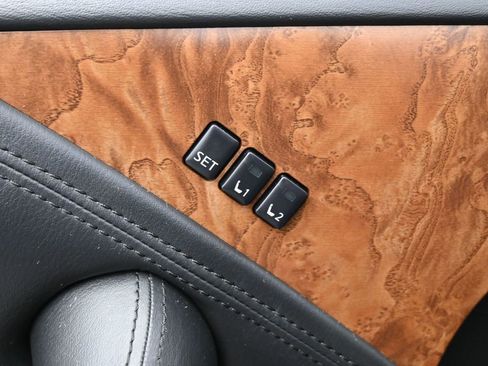 Used 2023 Nissan Armada SL w/ Captain's Chairs Package RWD image 5