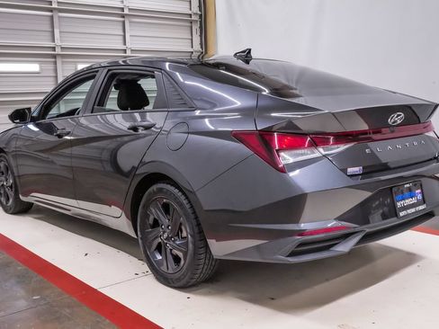 Used 2022 Hyundai Elantra SEL w/ Cargo Package FWD image 8