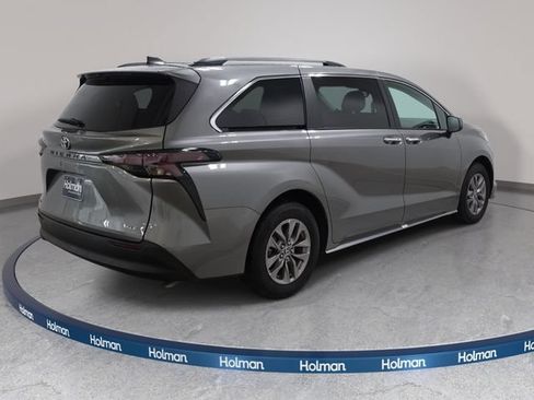 Certified 2026 Toyota Sienna XLE FWD image 5