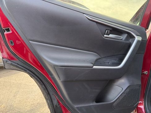 Used 2024 Toyota RAV4 XLE w/ Convenience Package image 30