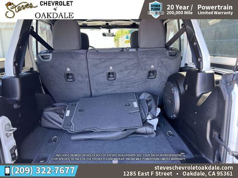 Used 2022 Jeep Wrangler Unlimited Sahara AWD/4WD image 29