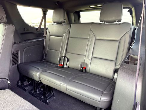 Used 2025 Chevrolet Suburban Z71 image 16