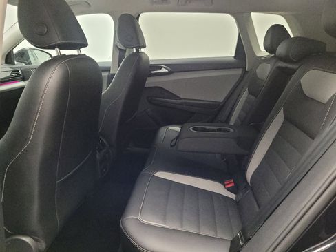 Used 2022 Volkswagen Taos SEL w/ Panoramic Sunroof Package FWD image 18