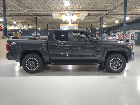 Used 2024 Toyota Tacoma TRD Sport w/ TRD Sport Premium Package AWD/4WD image 7