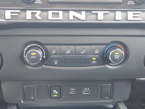 Used 2025 Nissan Frontier SV RWD image 22