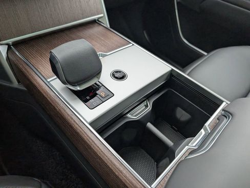 New 2026 Land Rover Range Rover SE image 17