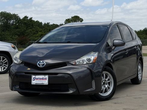 Used 2017 Toyota Prius V Three FWD image 1