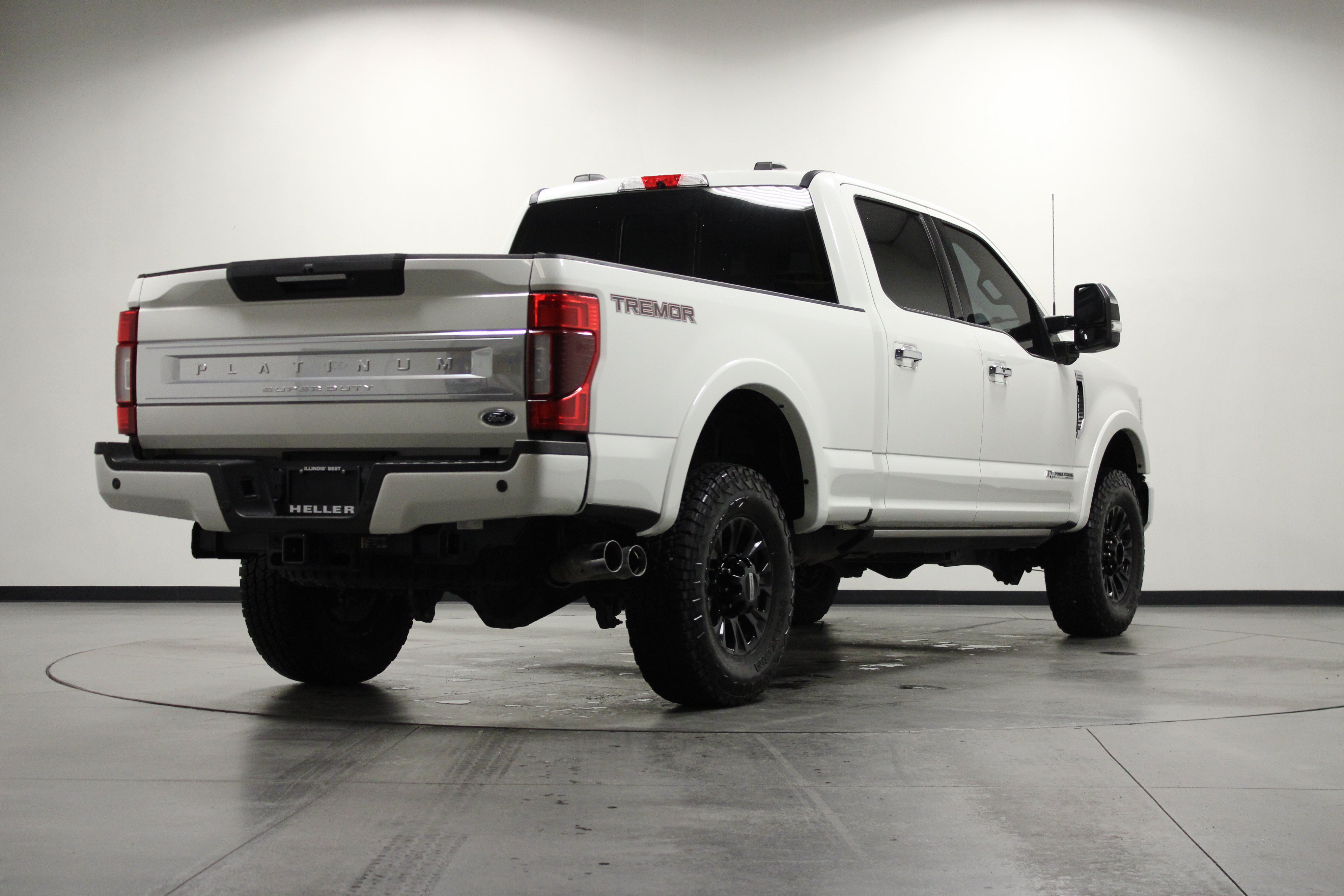 Used 2022 Ford F250 Platinum w/ Tremor Off-Road Package AWD/4WD image 4