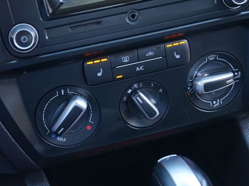 Used 2017 Volkswagen Jetta S w/ Jetta S Cold Weather Package image 18