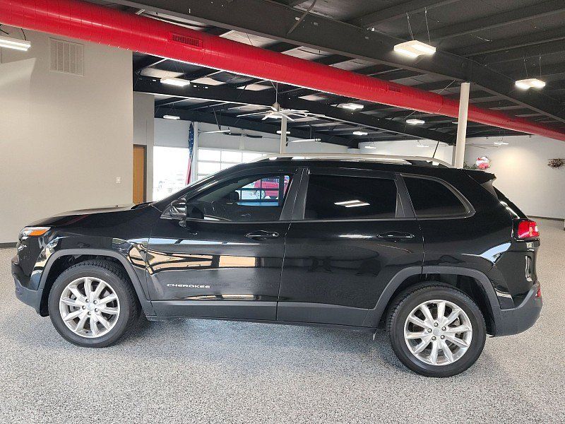 Used 2017 Jeep Cherokee Limited AWD/4WD image 1