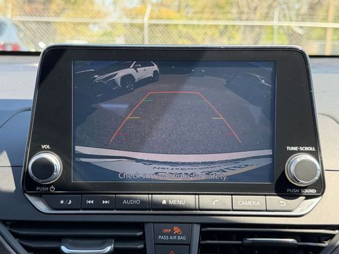 Used 2025 Nissan Altima 2.5 SV image 22