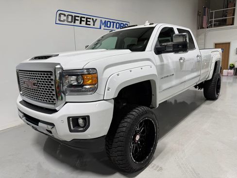 Used 2019 GMC Sierra 3500 Denali w/ Duramax Plus Package AWD/4WD image 2