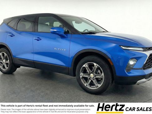 Used 2025 Chevrolet Blazer LT FWD image 1
