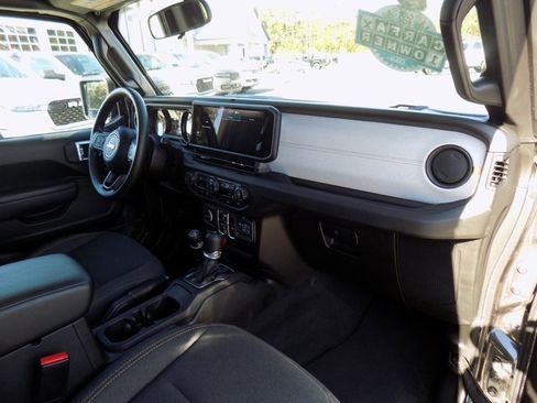 Certified 2024 Jeep Gladiator Sport image 24