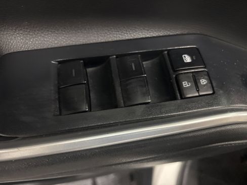 Used 2022 Toyota Highlander LE image 15