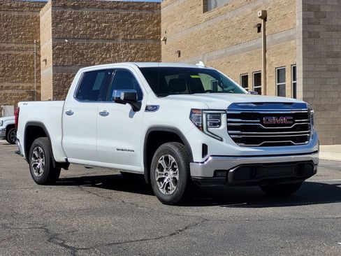 Used 2025 GMC Sierra 1500 SLT image 2