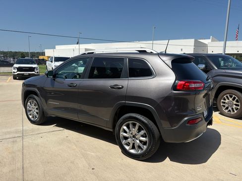 Used 2018 Jeep Cherokee Limited w/ Trailer Tow Group AWD/4WD image 6