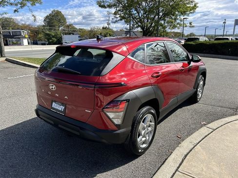 Used 2024 Hyundai Kona SE image 8