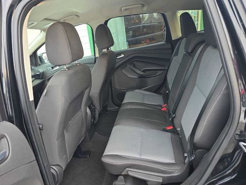 Used 2017 Ford Escape SE image 6