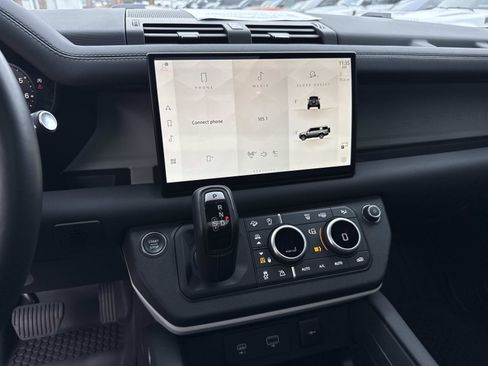 Used 2024 Land Rover Defender 130 X-Dynamic SE image 25