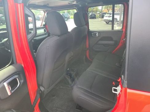 Used 2022 Jeep Wrangler Unlimited Sahara w/ Cold Weather Group AWD/4WD image 10
