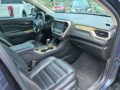 Used 2018 GMC Acadia Denali w/ Technology Package FWD image 9