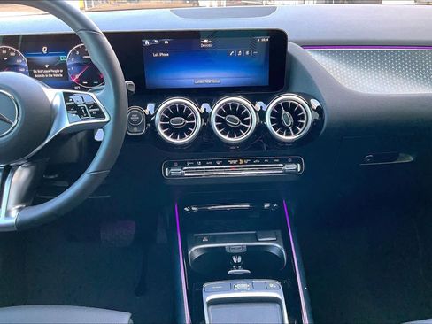 Used 2025 Mercedes-Benz GLA 250 image 9