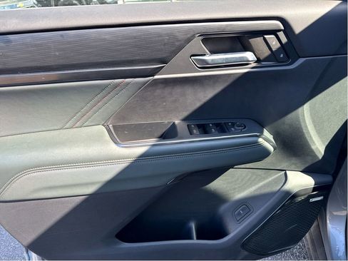 Used 2024 GMC Acadia AT4 w/ Super Cruise Package image 12