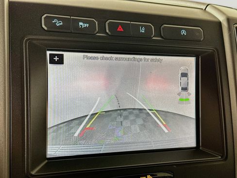 Used 2018 Ford Expedition XLT w/ Equipment Group 202A AWD/4WD image 14