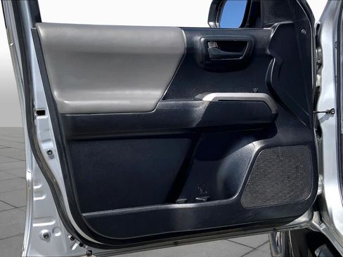 Used 2022 Toyota Tacoma SR5 RWD image 21