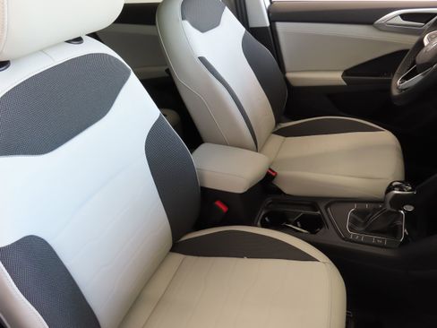 New 2025 Volkswagen Taos SE image 27