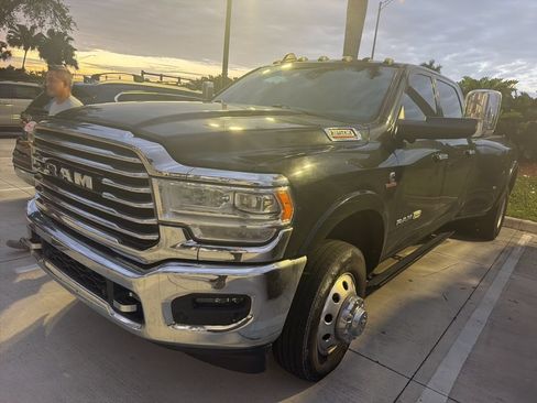 Used 2019 RAM 3500 Limited w/ Max Tow Package AWD/4WD image 2