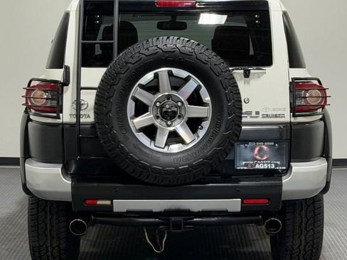 Used 2014 Toyota FJ Cruiser 4WD w/ Upgrade Package image 6