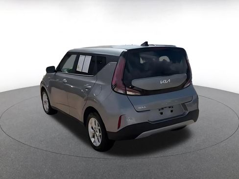 Used 2025 Kia Soul LX w/ LX Technology Package FWD image 11