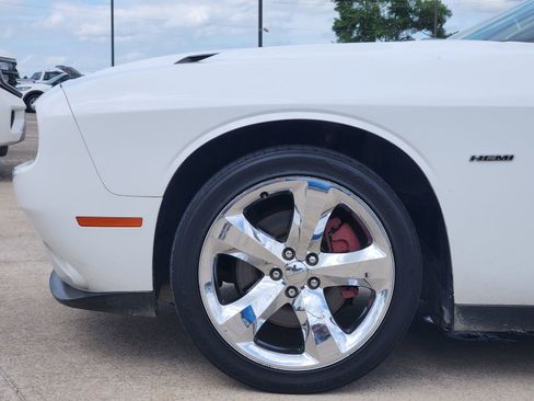 Used 2016 Dodge Challenger R/T RWD image 9