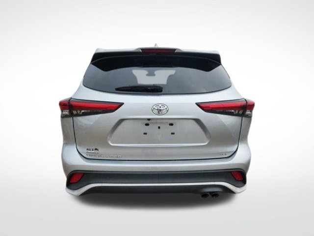 Used 2022 Toyota Highlander XSE FWD image 10