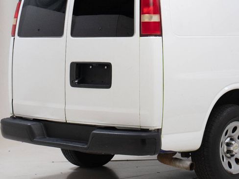 Used 2013 Chevrolet Express 1500 RWD image 16