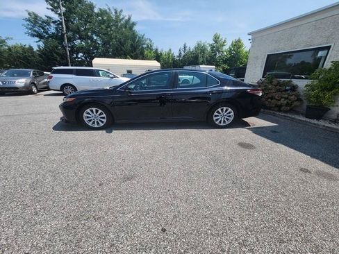 Used 2020 Toyota Camry LE w/ Convenience Package FWD image 4