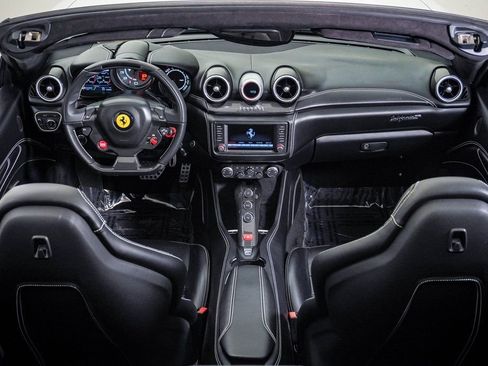 Used 2015 Ferrari California T image 21