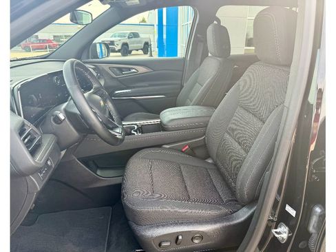 Used 2025 Chevrolet Traverse LT w/ Driver Confidence Package image 11