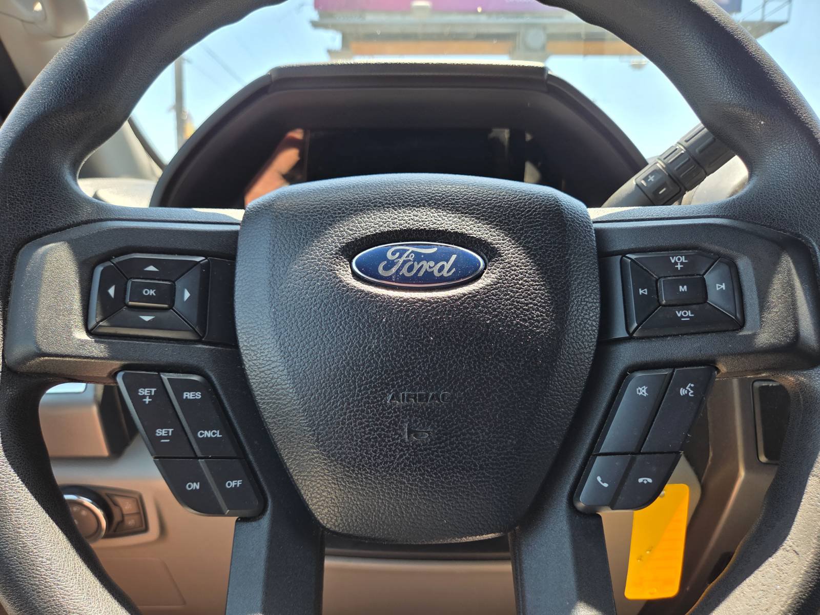 Used 2015 Ford F150 XLT AWD/4WD image 18