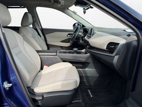 Used 2021 Nissan Rogue SV image 15