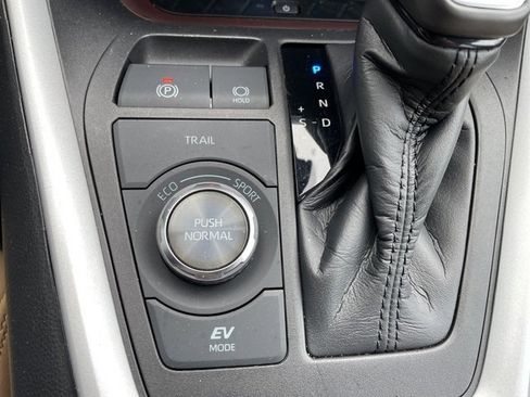 Used 2021 Toyota RAV4 Limited image 20